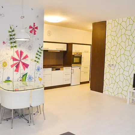 Strand Apartman *